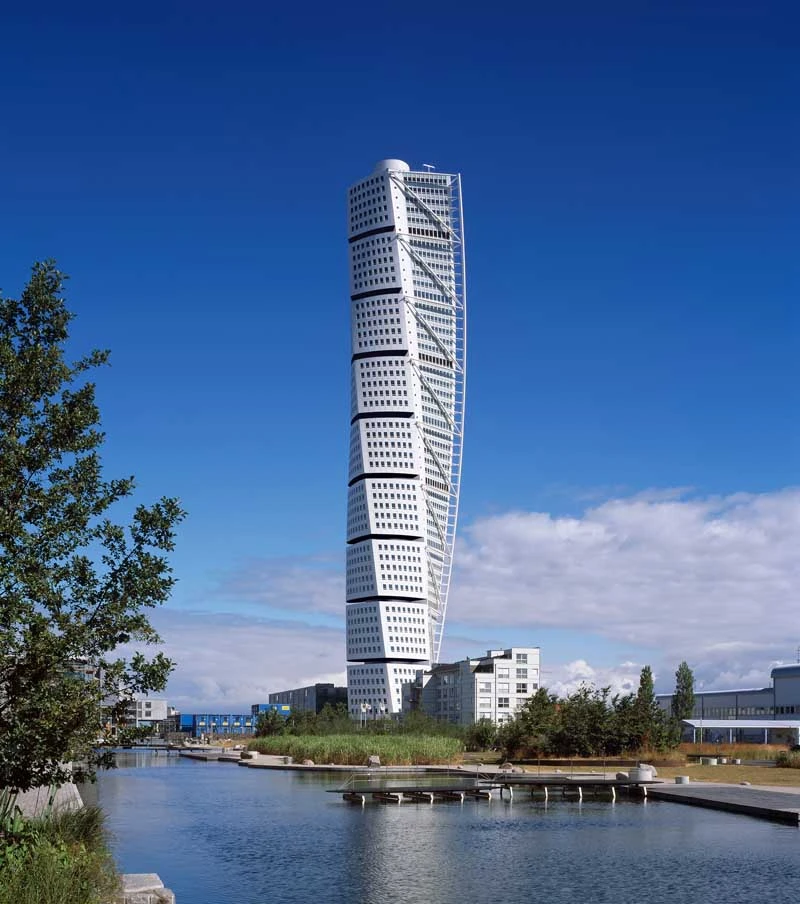 Turning Torso: небоскрёб, который смотрит в разные стороны