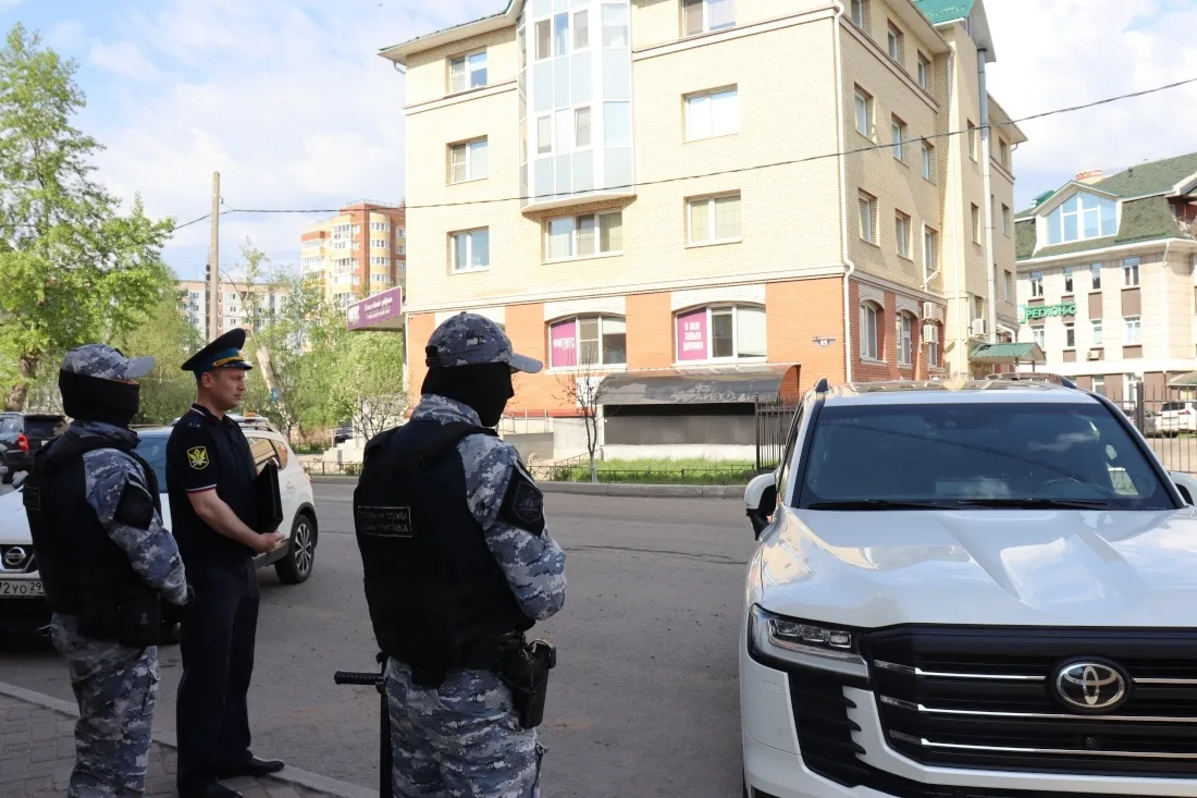Архангелогородец из-за долгов лишился внедорожника Toyota Land Cruiser  В Соломбальском районном отд