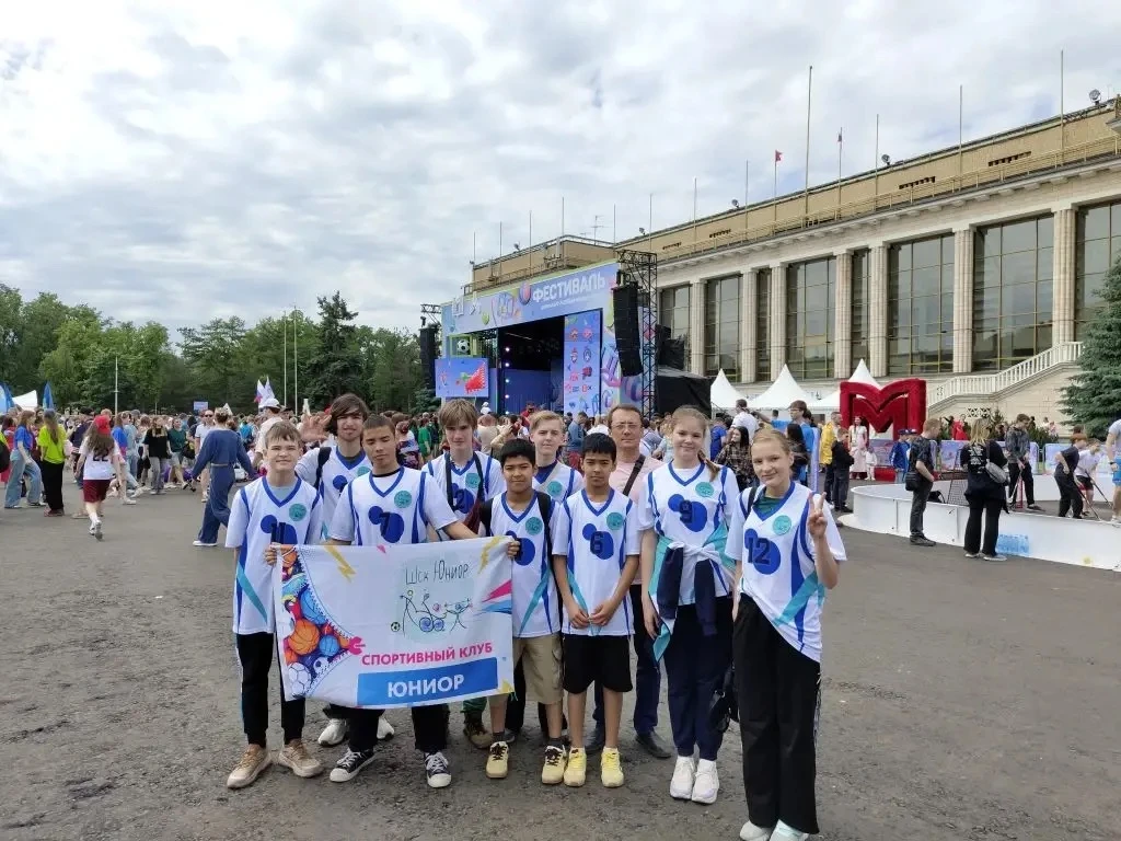 👫«Юниоры» в Лужниках: яркий финал спортивного года! 
⚽️Команда школьного спортивного клуба «Юниор» 