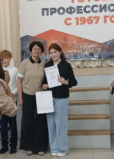 🎉 Отличные новости из инженерной школы! 🎉Розалина Нугайгулова и Элина Динисламова, ученицы 10 клас