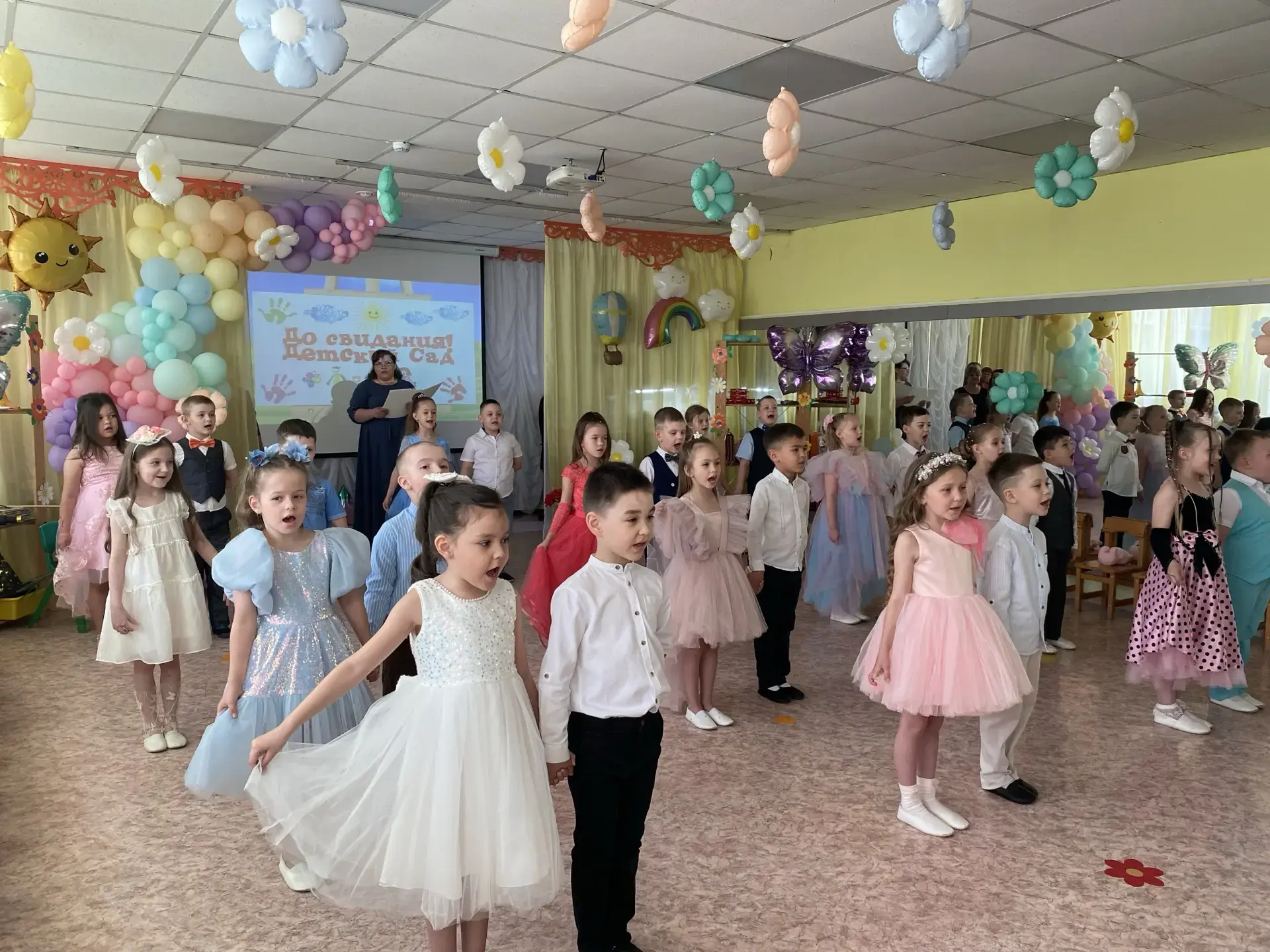 Выпускной в детском саду — это особый праздник, который знаменует окончание дошкольного этапа и пере