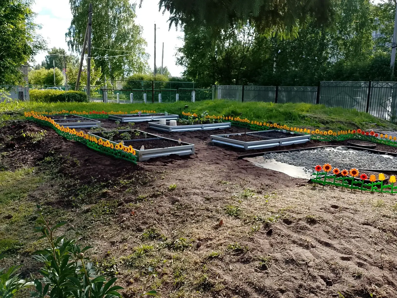 🌱 ЭКОЛОГИЧЕСКАЯ ТРОПА 🌱

Все вместе - и большие и маленькие, мы продолжаем кропотливую работу по с