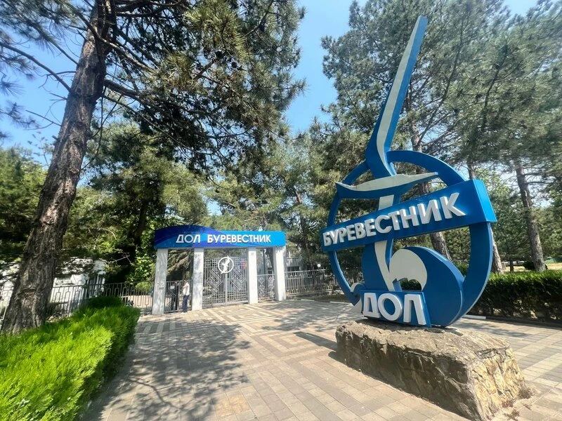 Наш школьный десант высадился на Чёрном море! ✈️🏖️

Ребята, мы по-хорошему вам завидуем! Впереди — 