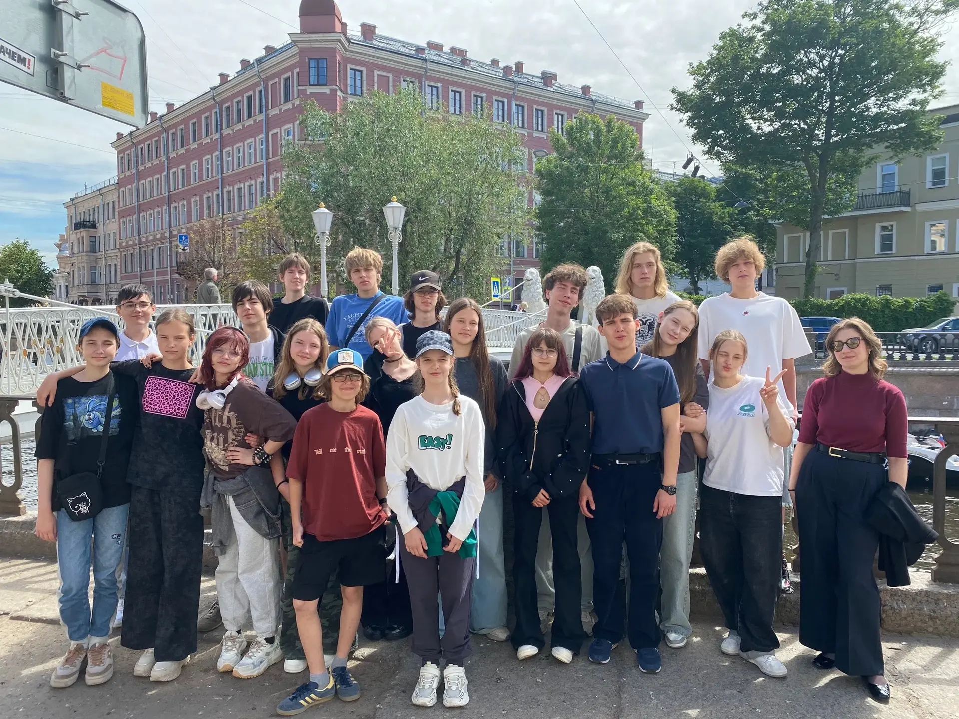 🧳 Ученики 9 «А» и 5 «В» классов покоряют Санкт-Петербург! 🧳

🌟 Недавно ученики 9 «А» и 5 «В» клас