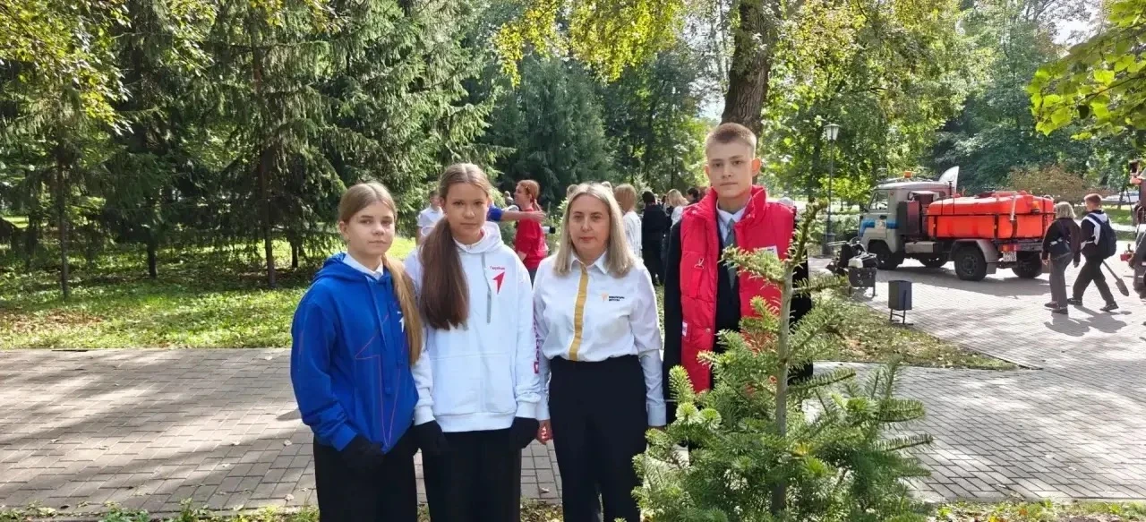 Активисты «Движения Первых» и советник директора по воспитанию присоединились к губерна...