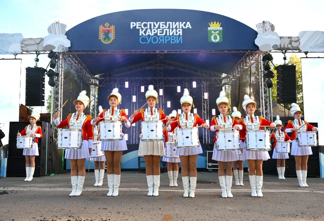 Сегодня Суоярви гостеприимно принимает День республики, все вместе мы отмечаем 106-ю го...
