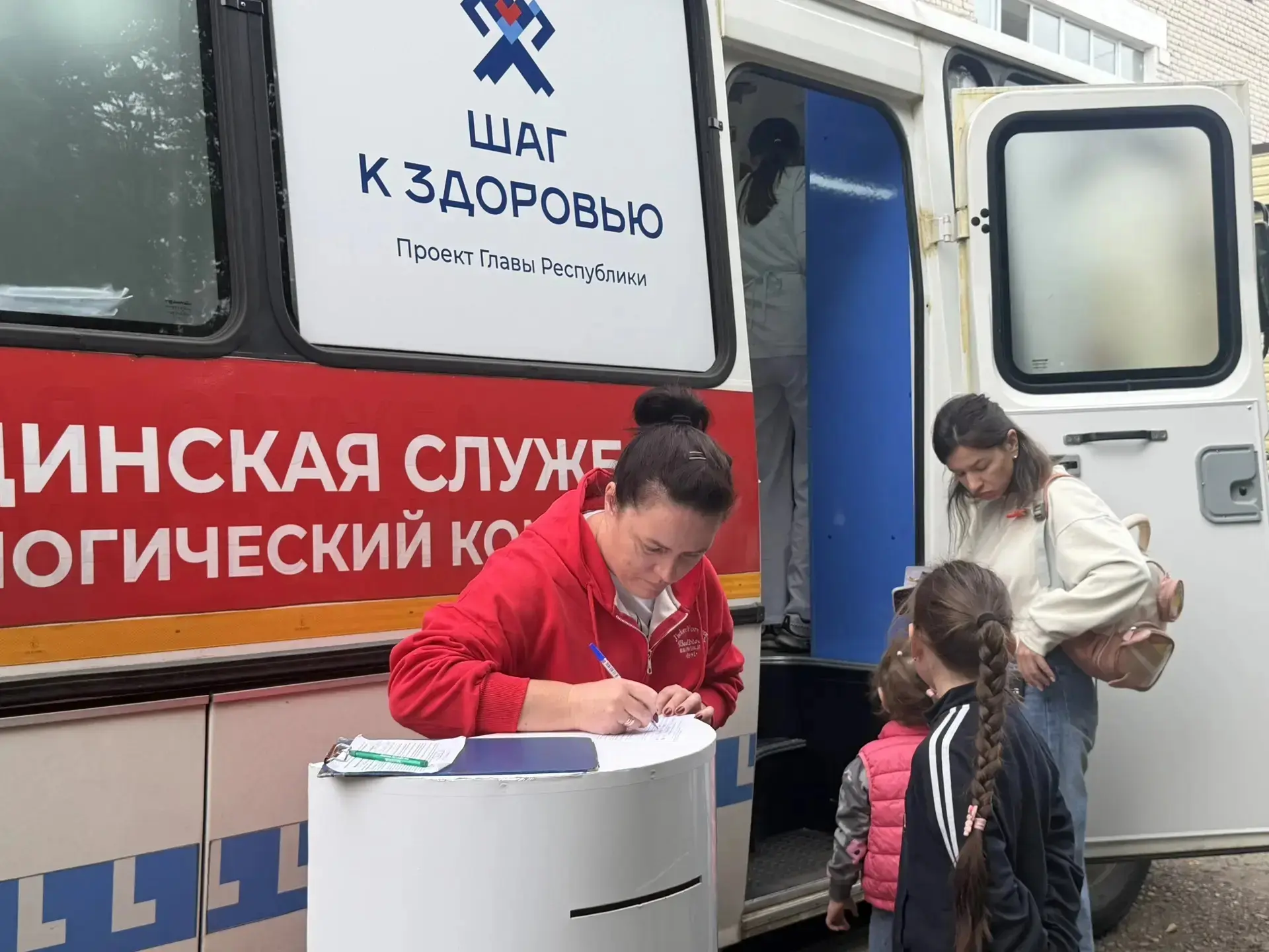 Масштабная консультация  врачей республиканских клиник охватила 190 детей.