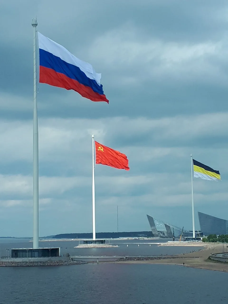 Администрация канала «Русский императив» сердечно поздравляет подписчиков с Днём России...