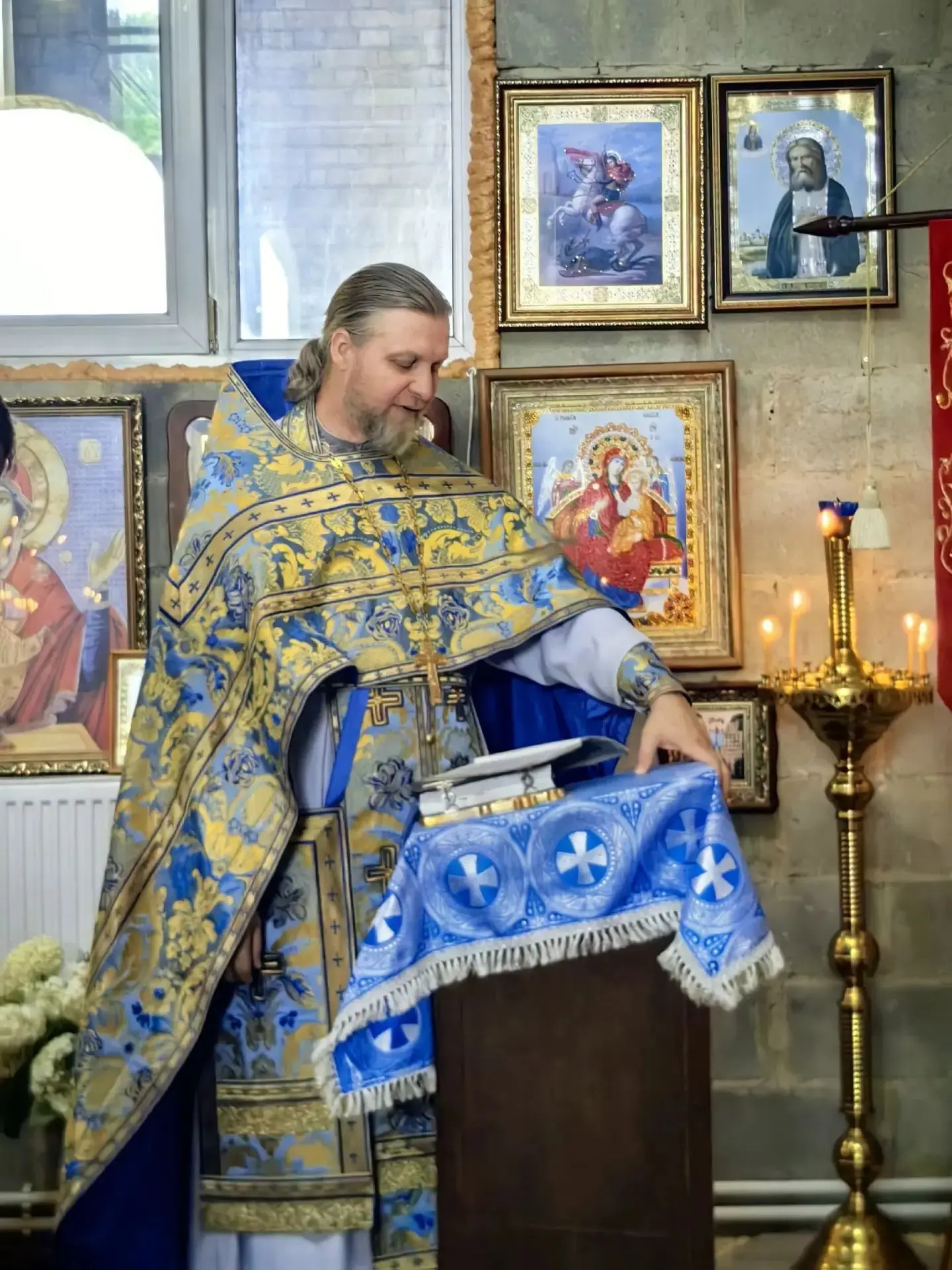 Друзья в храме Казанской иконы Божией матери это который в Каменке, был сегодня престол...