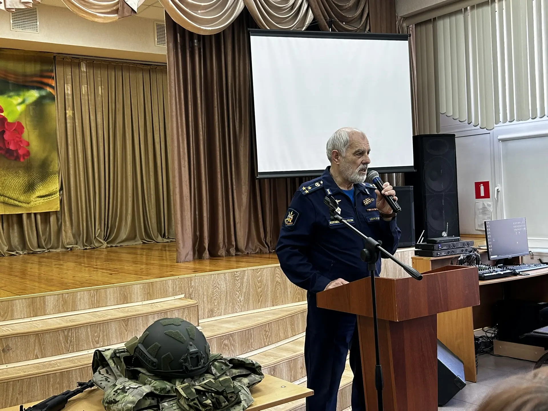 УРОК МУЖЕСТВА В школе состоялась очередная  встреча наших старшеклассников с людьми, которые могут п