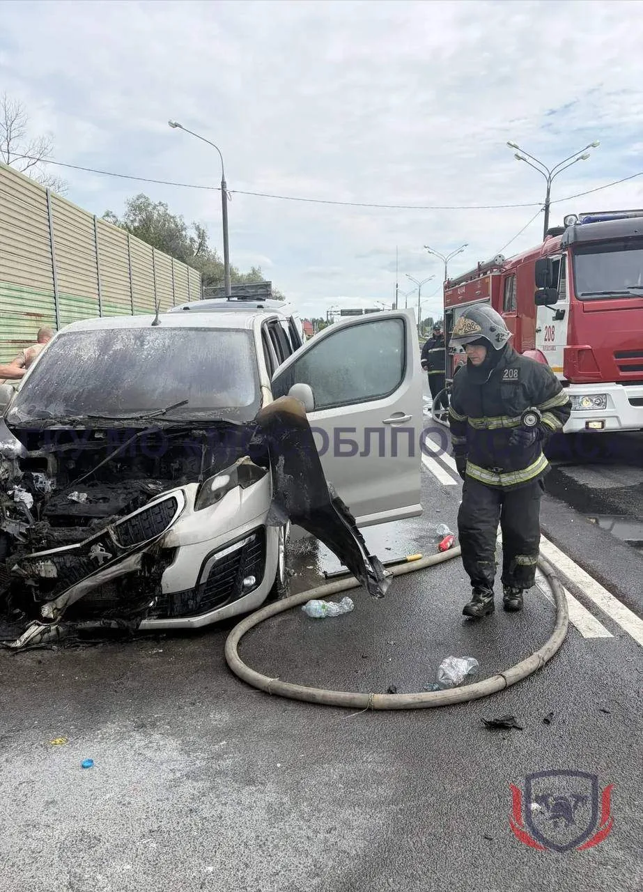 🔥 В Волоколамском округе огнеборцы #Мособлпожспас потушили загоревшийся минивэн