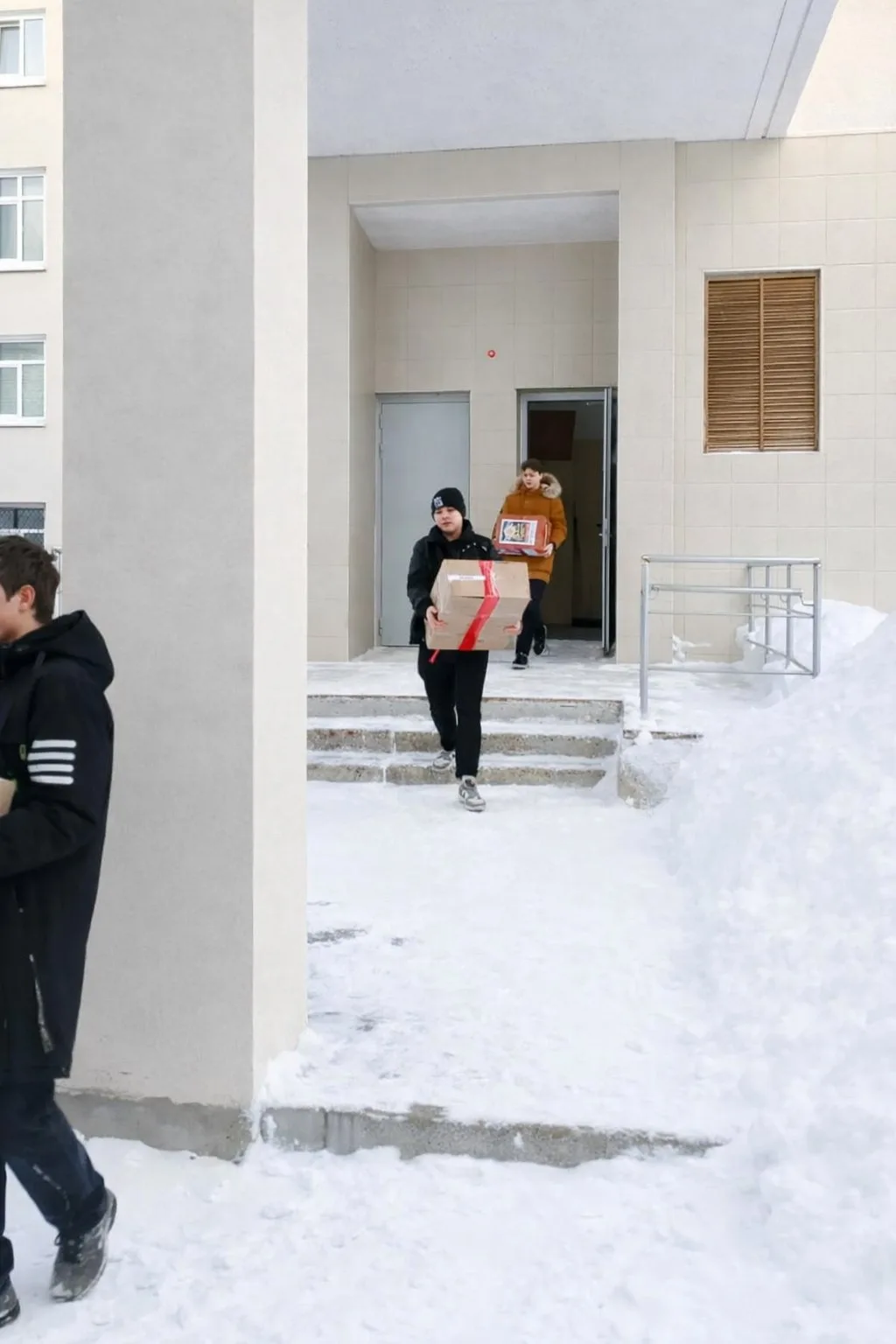 🥳 ПОЗДРАВЬ СОЛДАТА 🥳  💌 В школе прошла акция «Поздравь солдата». Дети писали письма, делали открытки