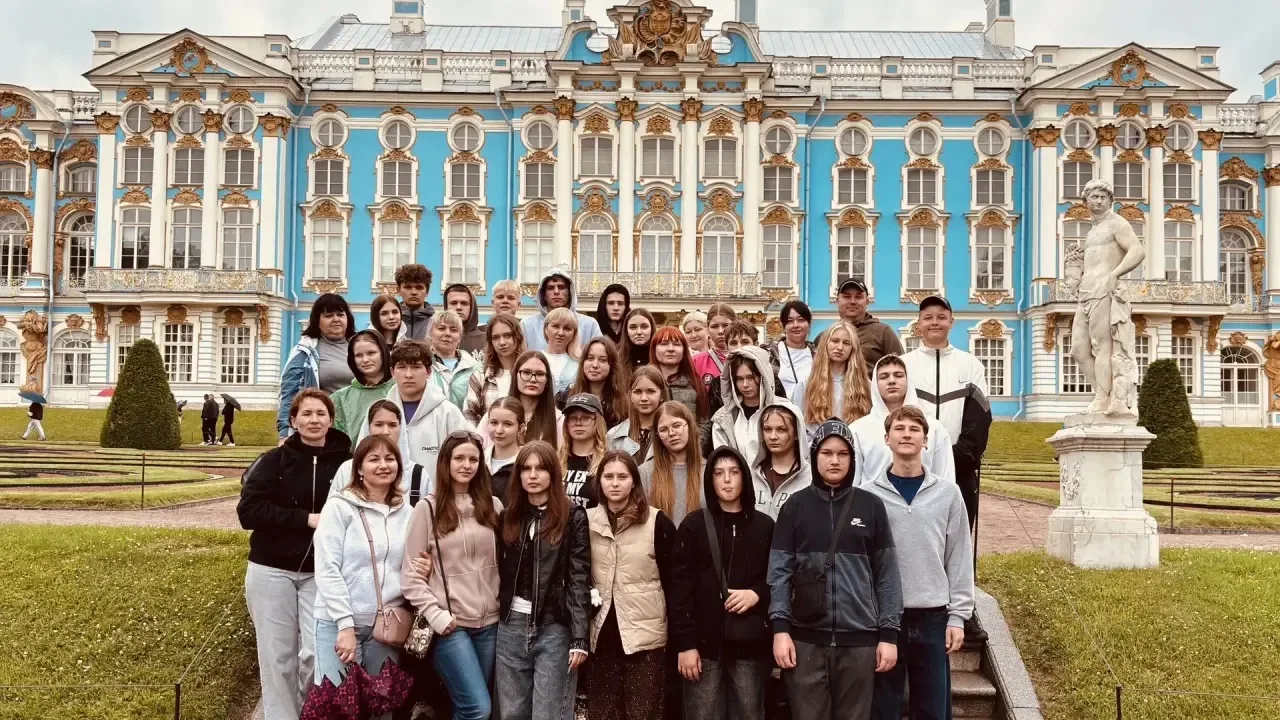 📍 С 21 по 25 июня учащиеся 7 «В», 9 «В» и 10 «А» классов совершили увлекательную поездку в Санкт-Пе