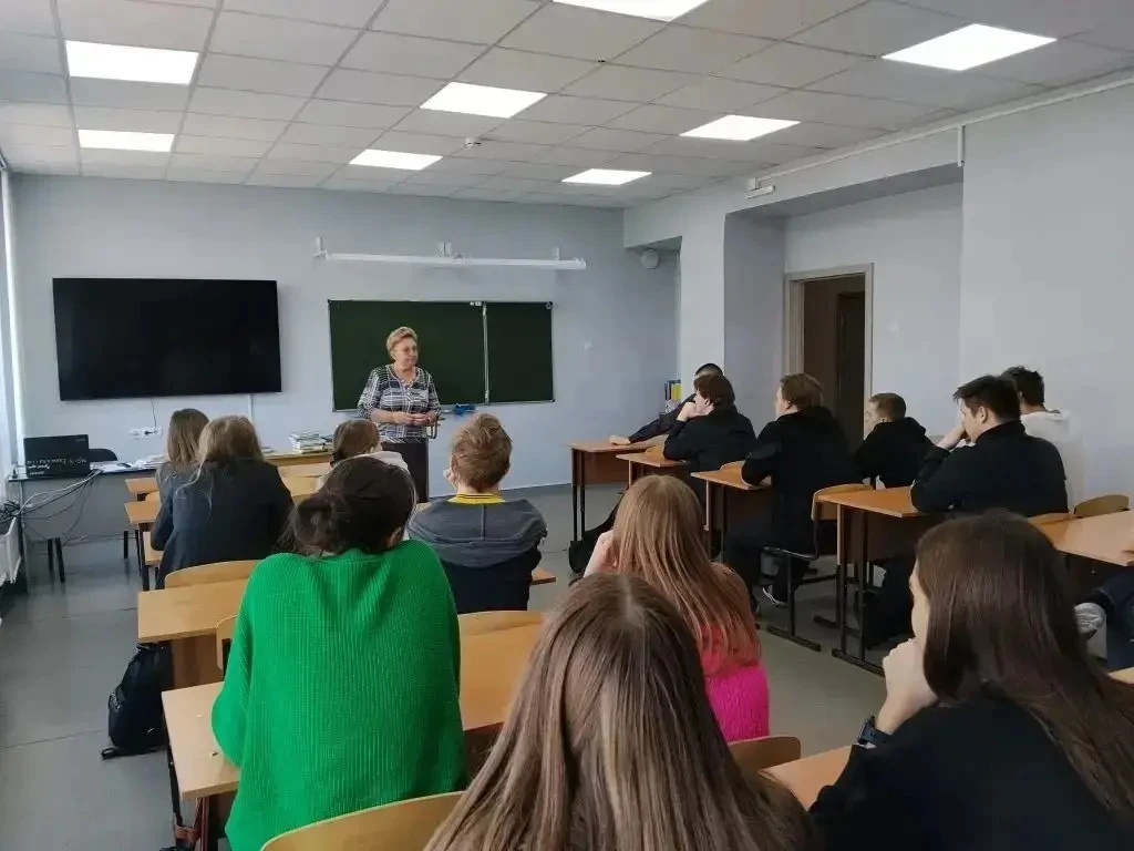 Профориентация в Еланской школе: знакомство с профессией педагога 🏫✨