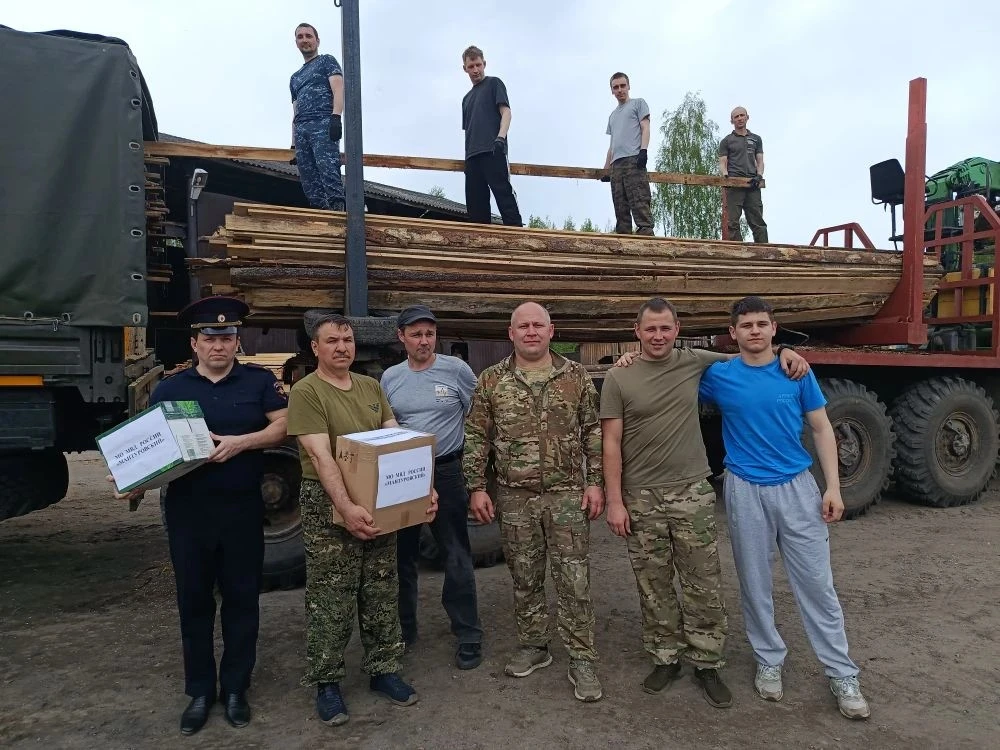 В Мантурово полицейские и общественники направили гуманитарную помощь бойцам в зону проведения специ
