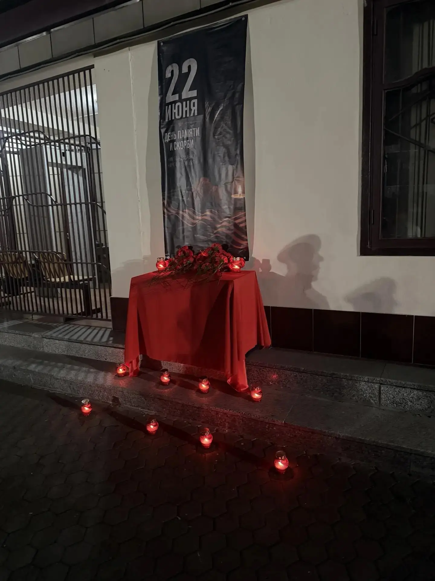 📌 В день «Памяти и скорби» сотрудники транспортной полиции Назрановского линейного отдела МВД Росси