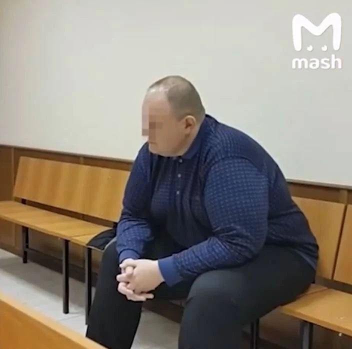 Девочки, какие на хрен займы и кредиты мужику?! 

А тем более малознакомому. Очнитесь! 

Ни один пор