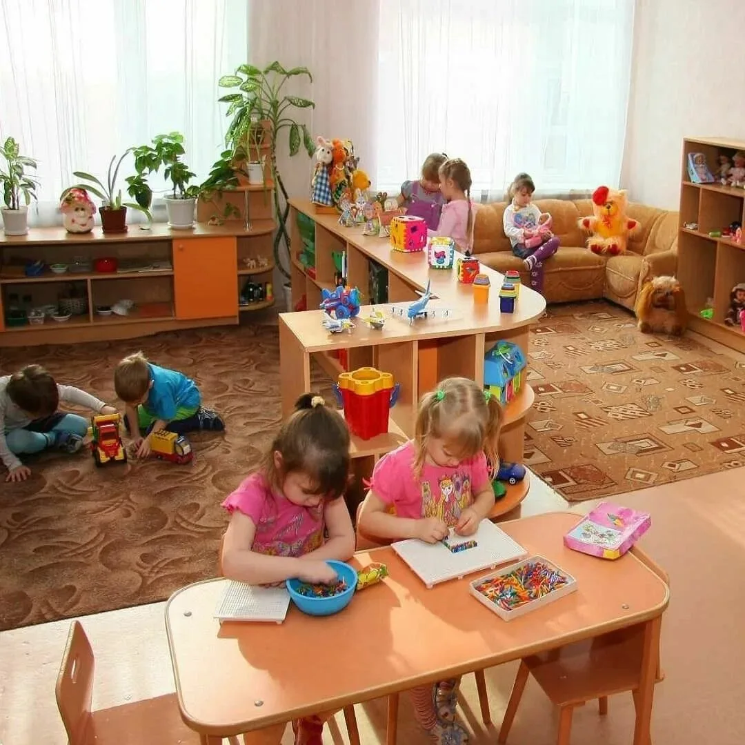 👩‍🏫🛡️ Родители встали на защиту воспитательницы, которая протащила ребёнка за руку п...