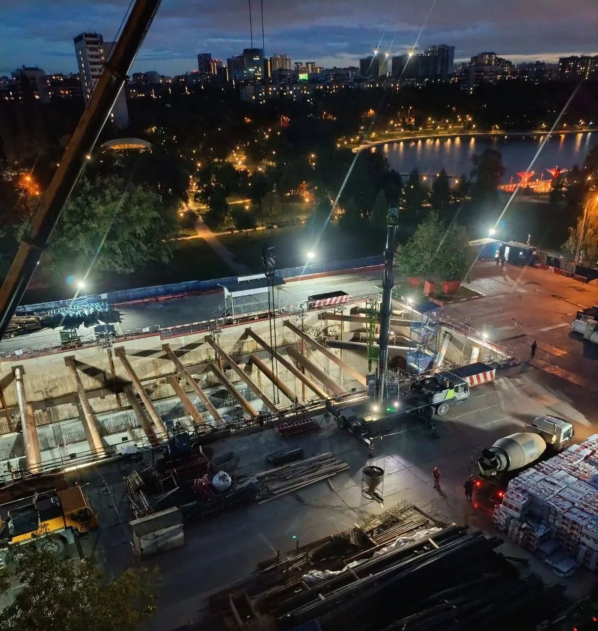 🚇 Строительство станции метро «Гольяново» продолжается даже ночью
