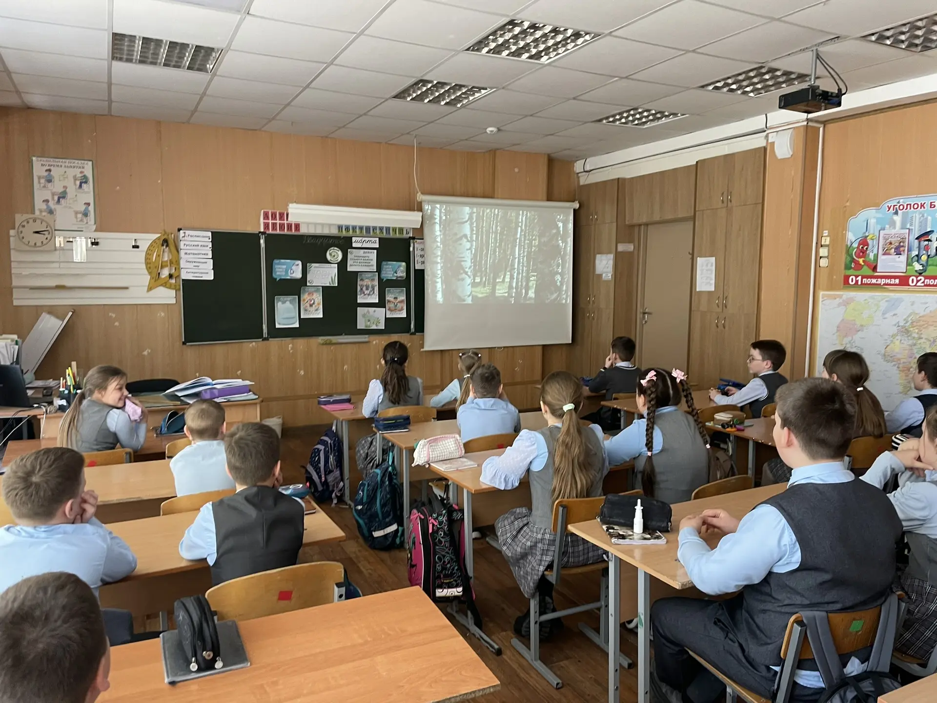 🌿 Орлёнок-эколог: учимся беречь природу вместе! 🌿 20.03 в 3 Г классе прошло очередное занятие в рамк