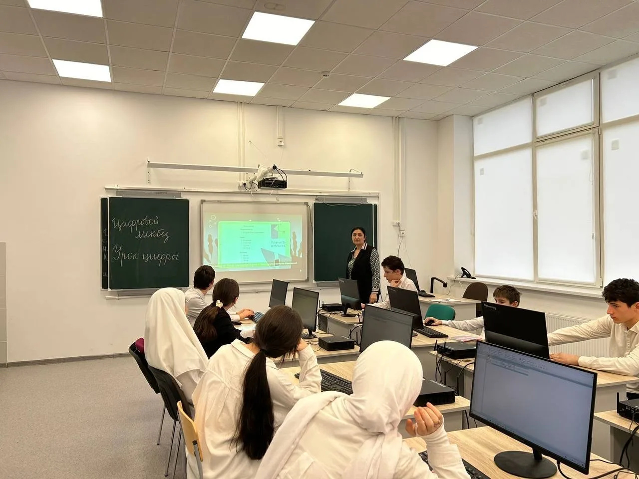 📚✨ В период с 6 апреля  по 3 мая в МБОУ СОШ 14 в рамках просветительского проекта «Циф...
