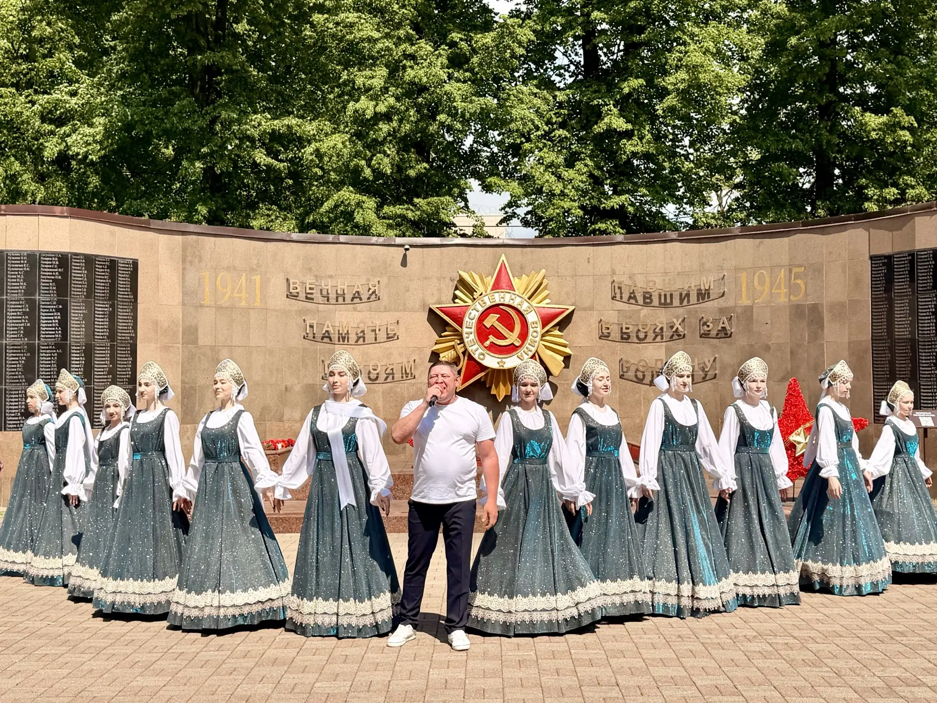 В юбилейный 795-й год Можайка в парке Победы у Вечного огня прошла традиционная Вахта памяти  Здесь 