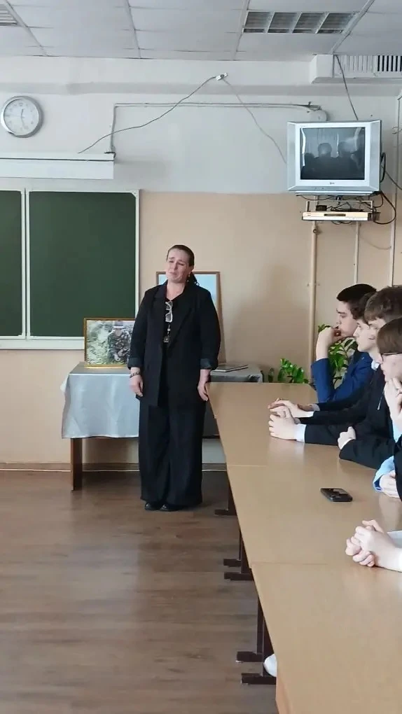 «Мы рисуем мир»: как первоклашки тронули сердце мамы героя 🕯🎨  11 марта в школе №8 случился разговор