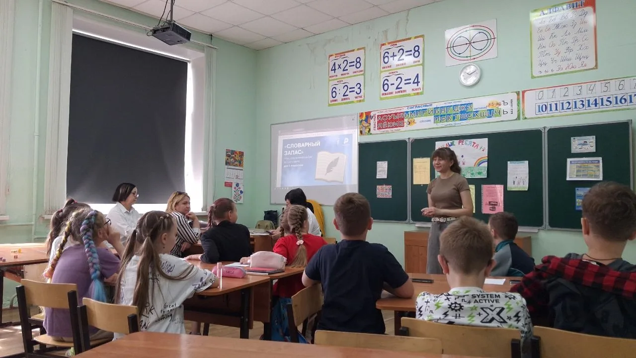Сегодня в пришкольном лагере прошла игра "Словарный запас", посвящённая Дню русского яз...
