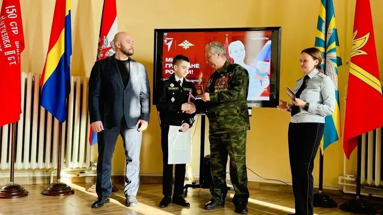 Главный документ — из рук Героев! 🇷🇺  В геральдическом зале Дома офицеров Балтийского флота состояла