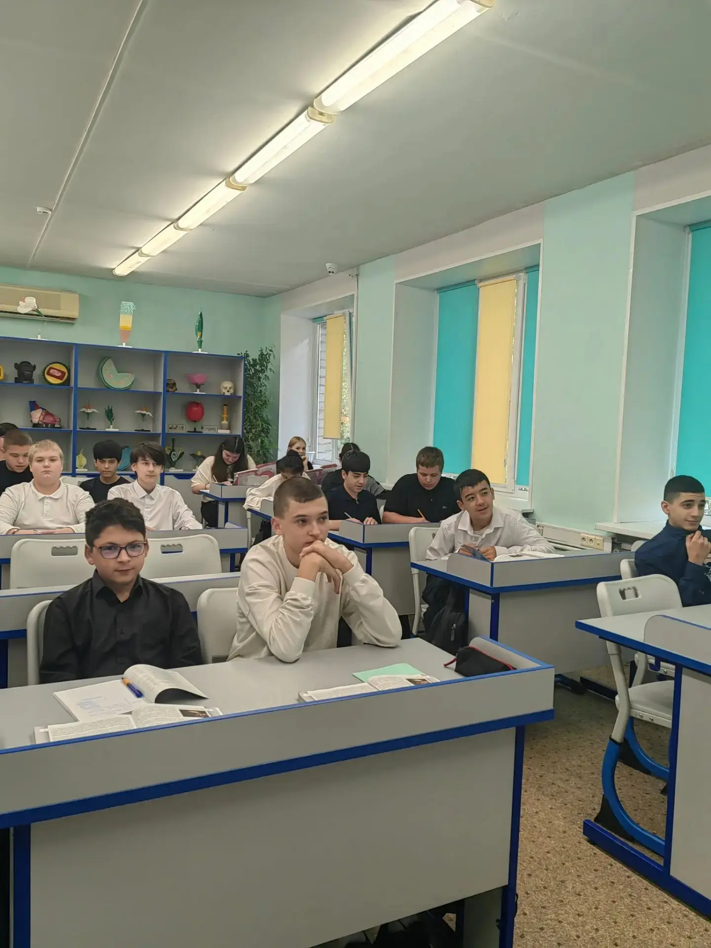 Сегодня для девятиклассников прошёл урок профориентации совместно со специалистом центр...