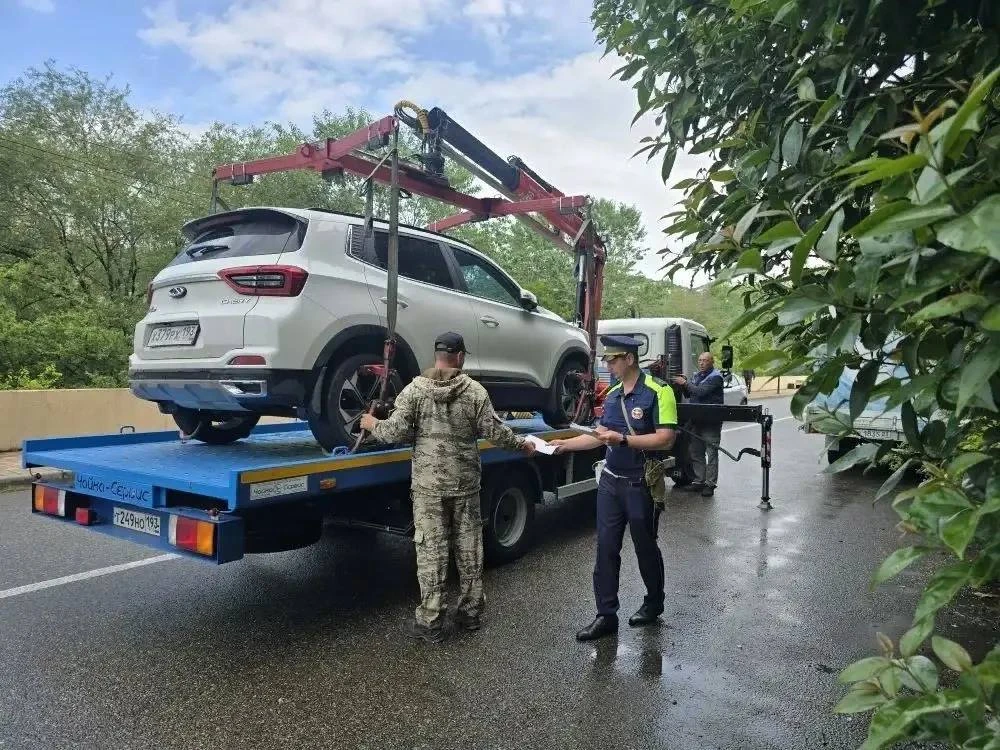 В Сочи усилен контроль за соблюдением правил парковки
 
В Сочи продолжаются профилактические рейды п