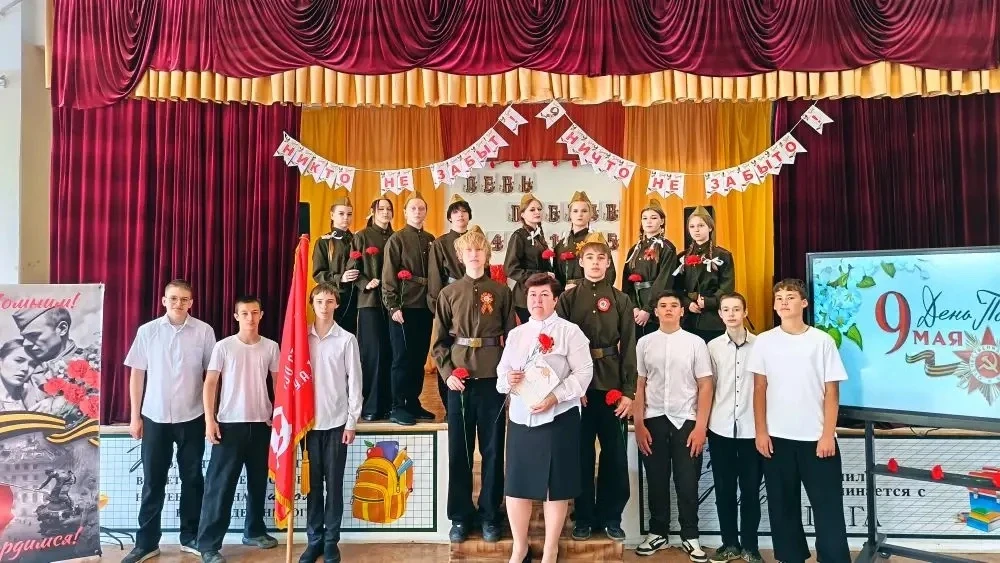 ⭐️Уроки мужества: школа помнит подвиг героев🕊️  🎗️В преддверии Дня Победы в первом корпусе нашей шко