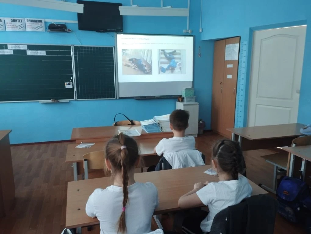 🏫Профилактическая беседа «Безопасное передвижение по территории учреждения, а так же за его пределам