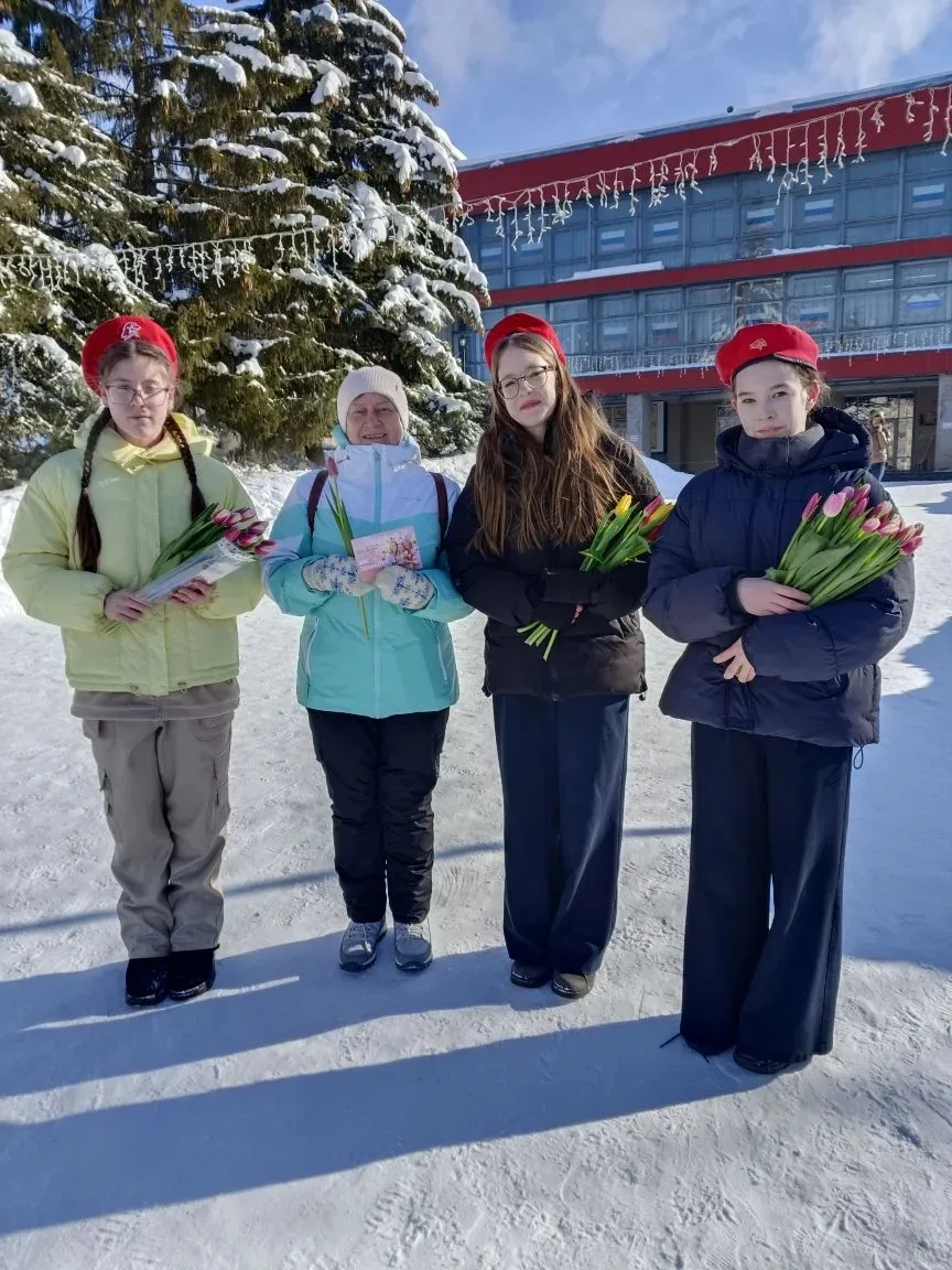 🌸 Сегодня наша команда #Юнармеец24 активно поддержала прекрасную акцию "#ВамЛюбимые", приуроченную к