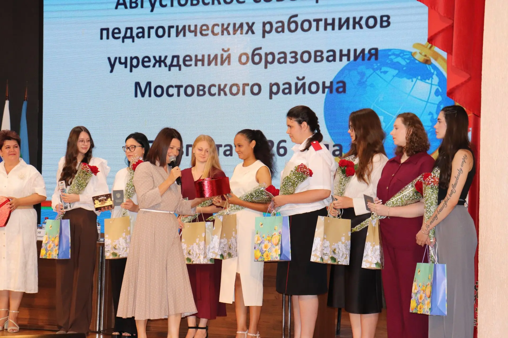 🎉 На сегодняшнем педсовете вручены трудовые книжки молодым педагогам. 🎉