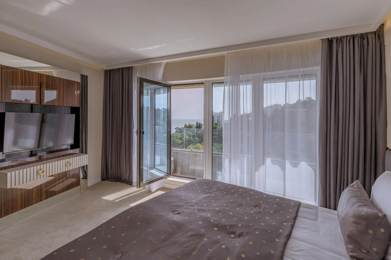 Marine Garden 5*, Хоста
2 открытых бассейна
с 24.06 - 3170р за 2 ночи
с 25.06 - 3080р за 2 ночи
с 26