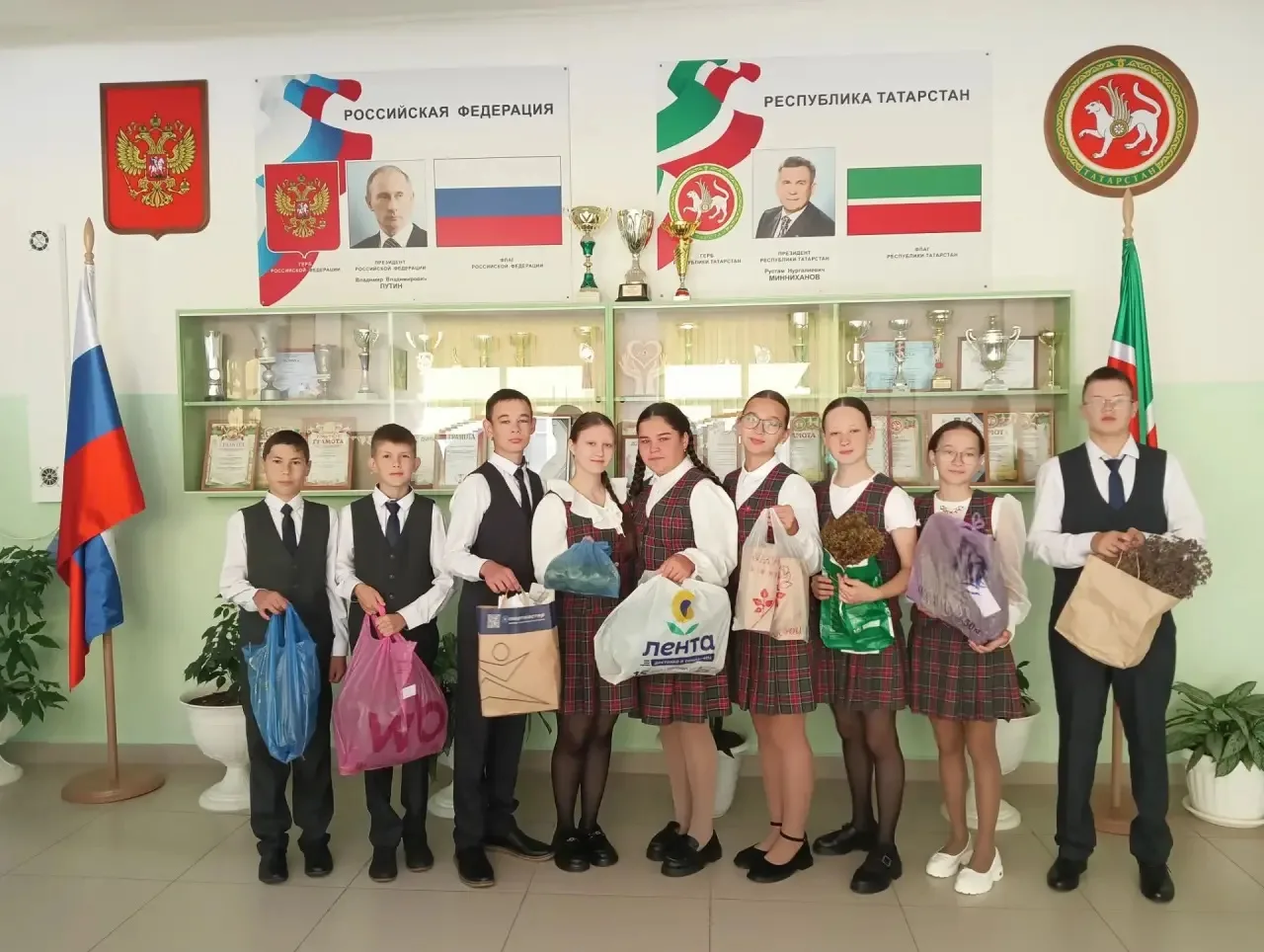🍀Мәктәбебездә экологик тәрбия бирүгә зур игътибар бирелә. Укучылар табигатьне саклау һ...