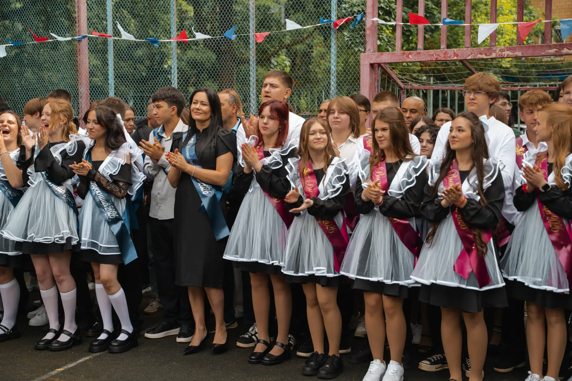 🎉📚 Последний звонок: прощай, школа! Здравствуй, будущее! 🎓✨  🌸🎤Вот и настал конец учебного года, дор
