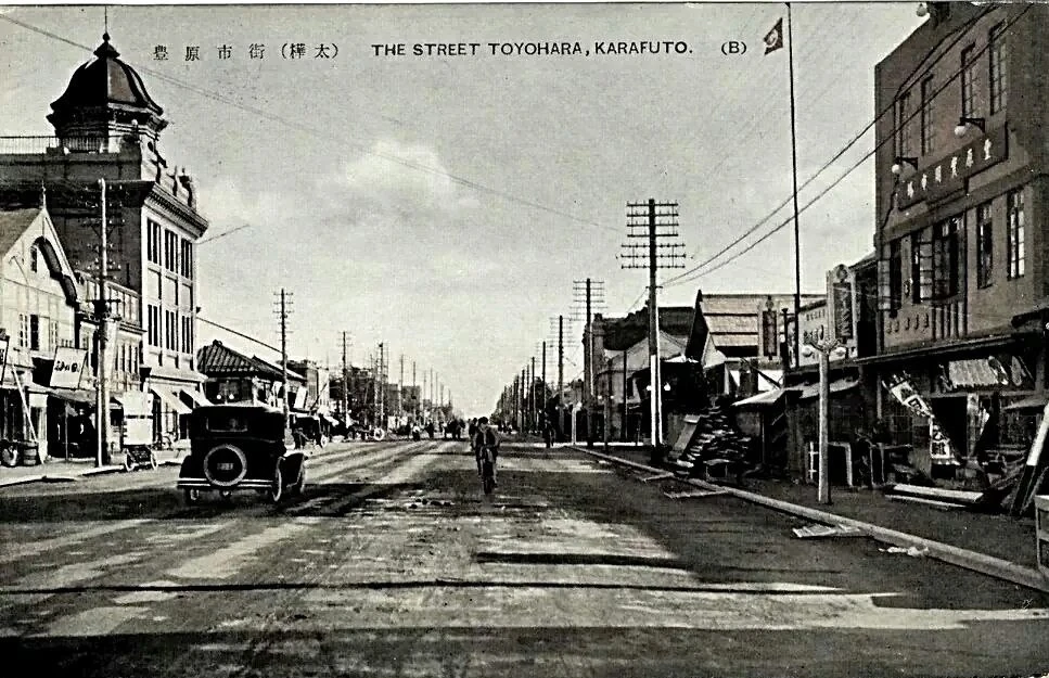 Улица Ленина. 1928 год.  Универмаг Tokyoite (слева) построен в 1925 году.    Фото 2: Оригинал.   Фот