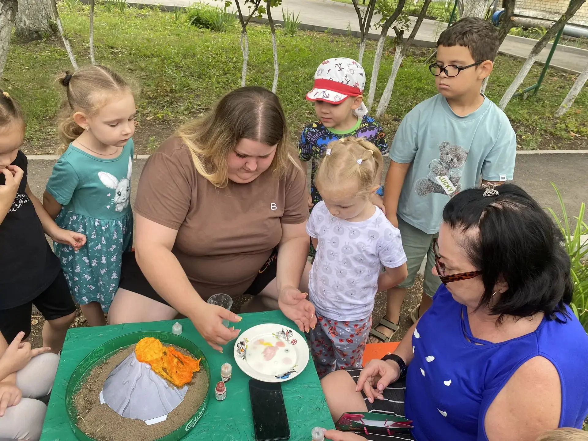 🏠 🎉 Дорогие друзья! 🎉

 У нас в детском саду продолжается познавательно-увлекательная тематическа