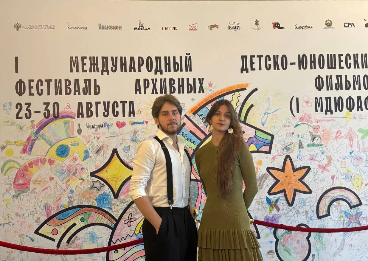 Студенты ГИТИСа Юлия Жогова и Данил Красильников озвучили советские диафильмы в «Иллюзи...