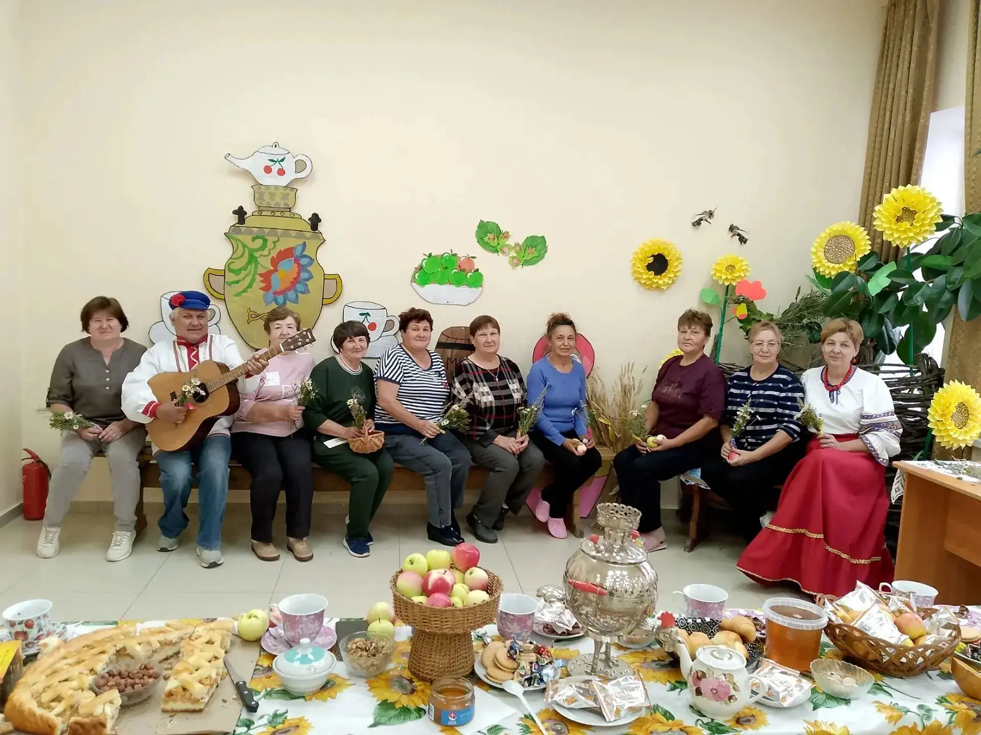 «Три великих Спаса»: душевные посиделки для участников «Активного долголетия»