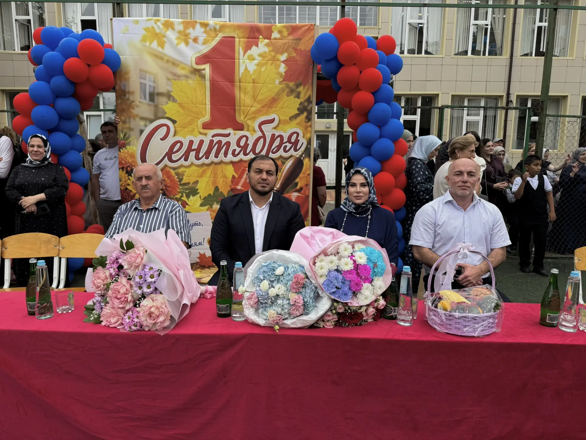 Сегодня наша школа снова наполнилась улыбками, встречами, цветами и звонким школьным см...