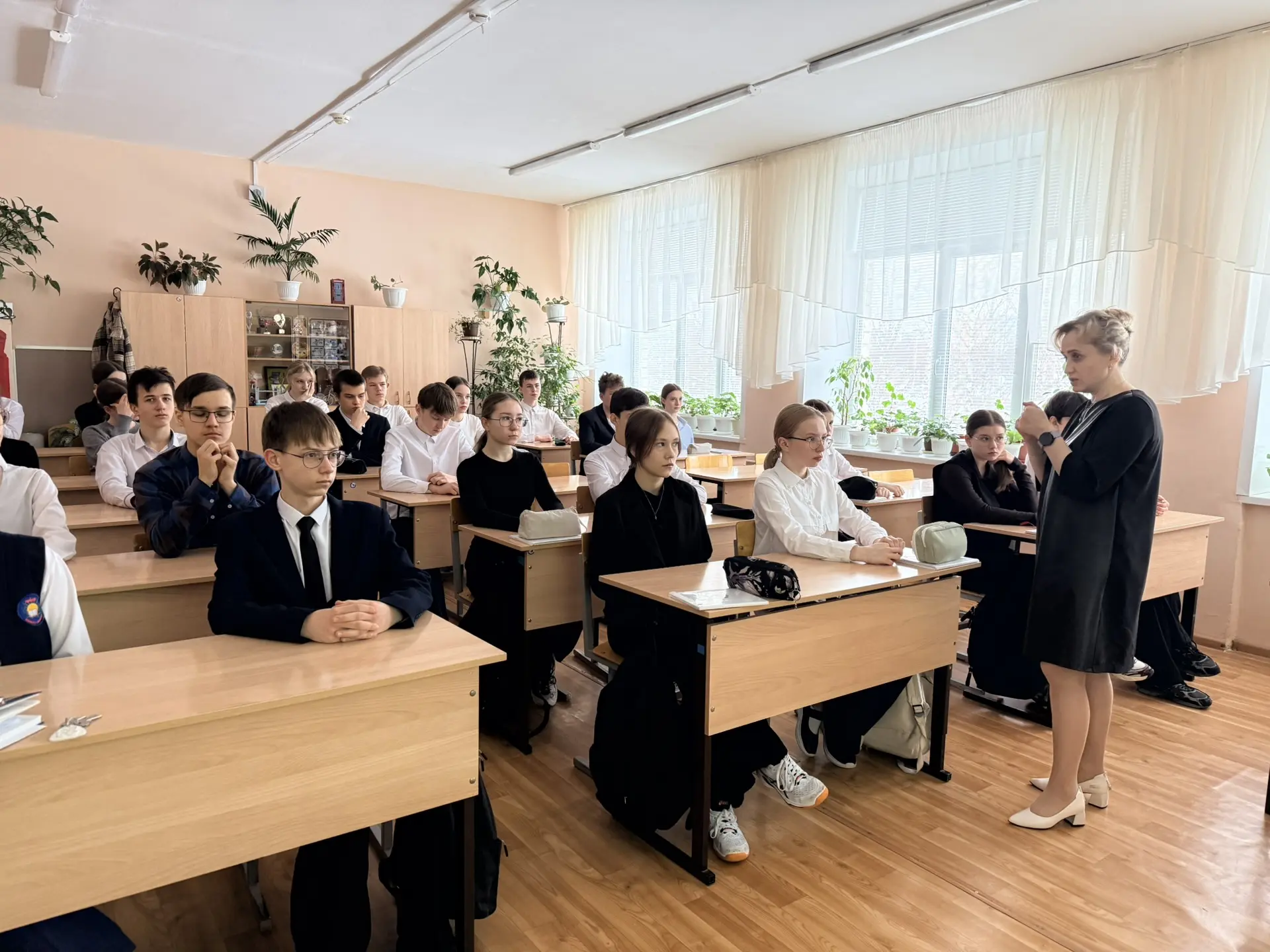 Сегодня в нашем лицее прошло традиционное и очень актуальное занятие из цикла «Разговоры о важном». 
