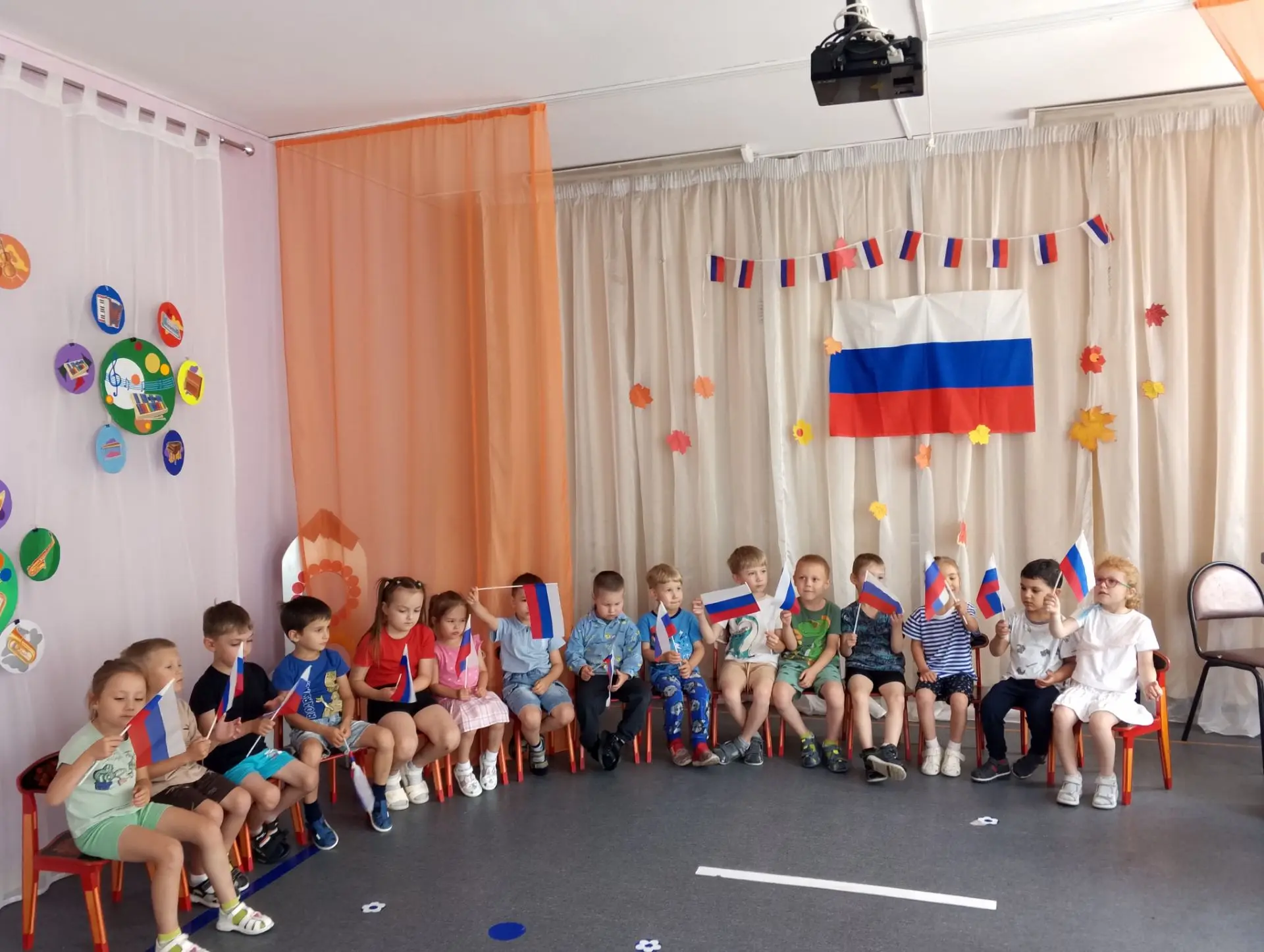 Беседа "Символ России" проведена совместно с музыкальным руководителем