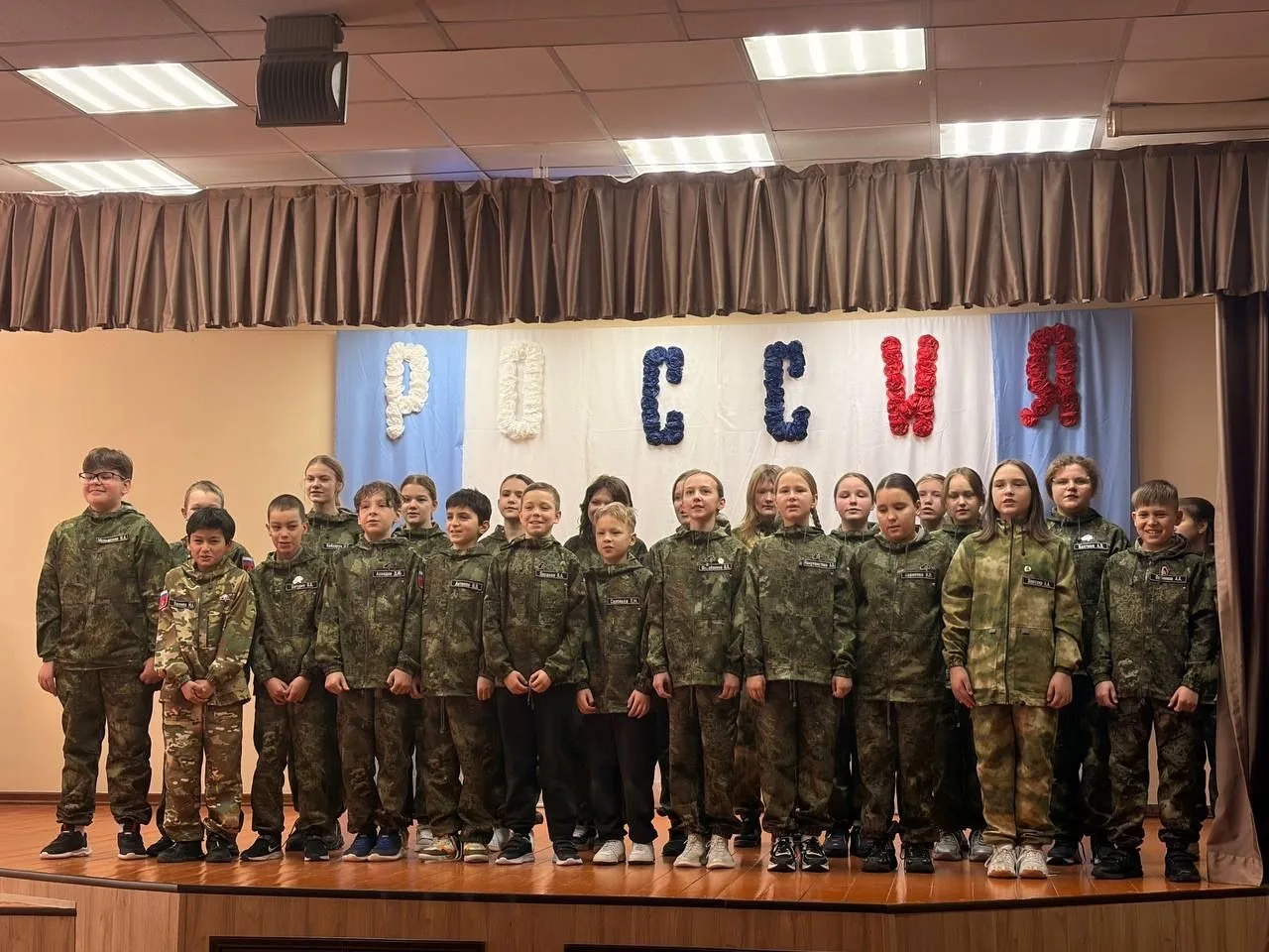 🎶 17 и 18 февраля в Еткульской школе прошли отборочные этапы фестиваля военно-патриотической инсцени
