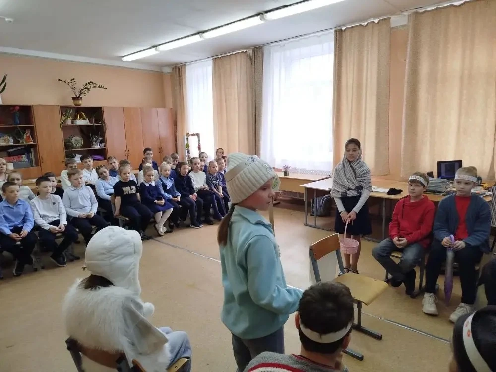 Премьера состоялась! У четвероклассников возникла идея- поставить спектакль по сказке " Двенадцать м