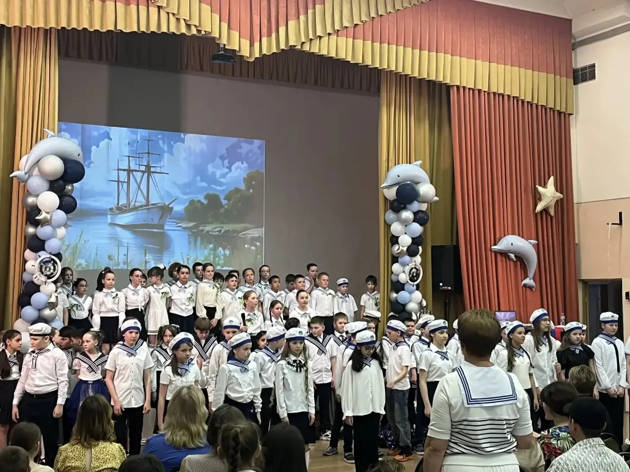 Торжественное событие в жизни наших учеников! 🎉  📚 В нашей школе состоялся выпускной бал для учащихс