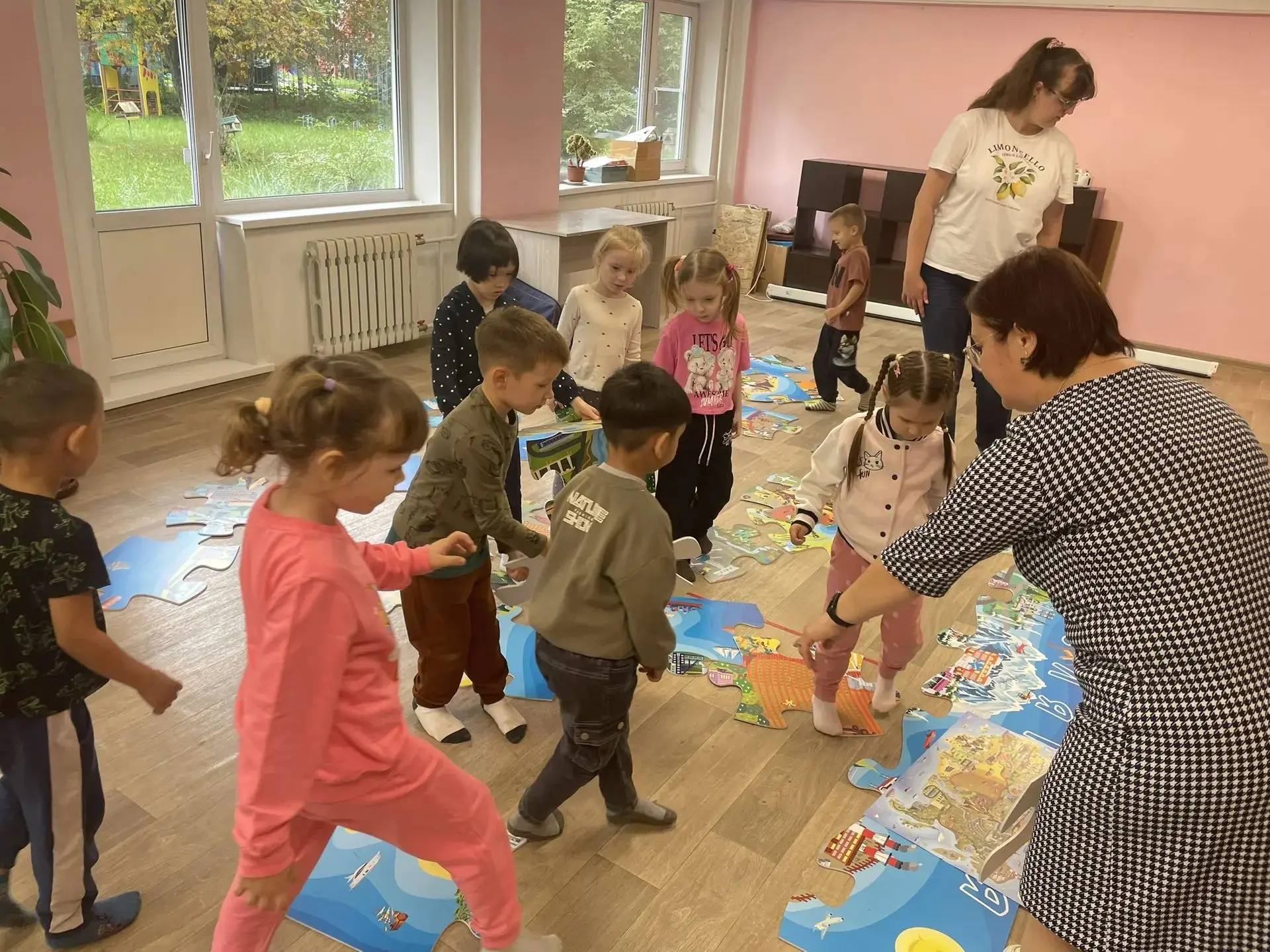 🐾 Первое приключение в «Комариках»: Знакомимся, играем и изучаем мир вокруг!