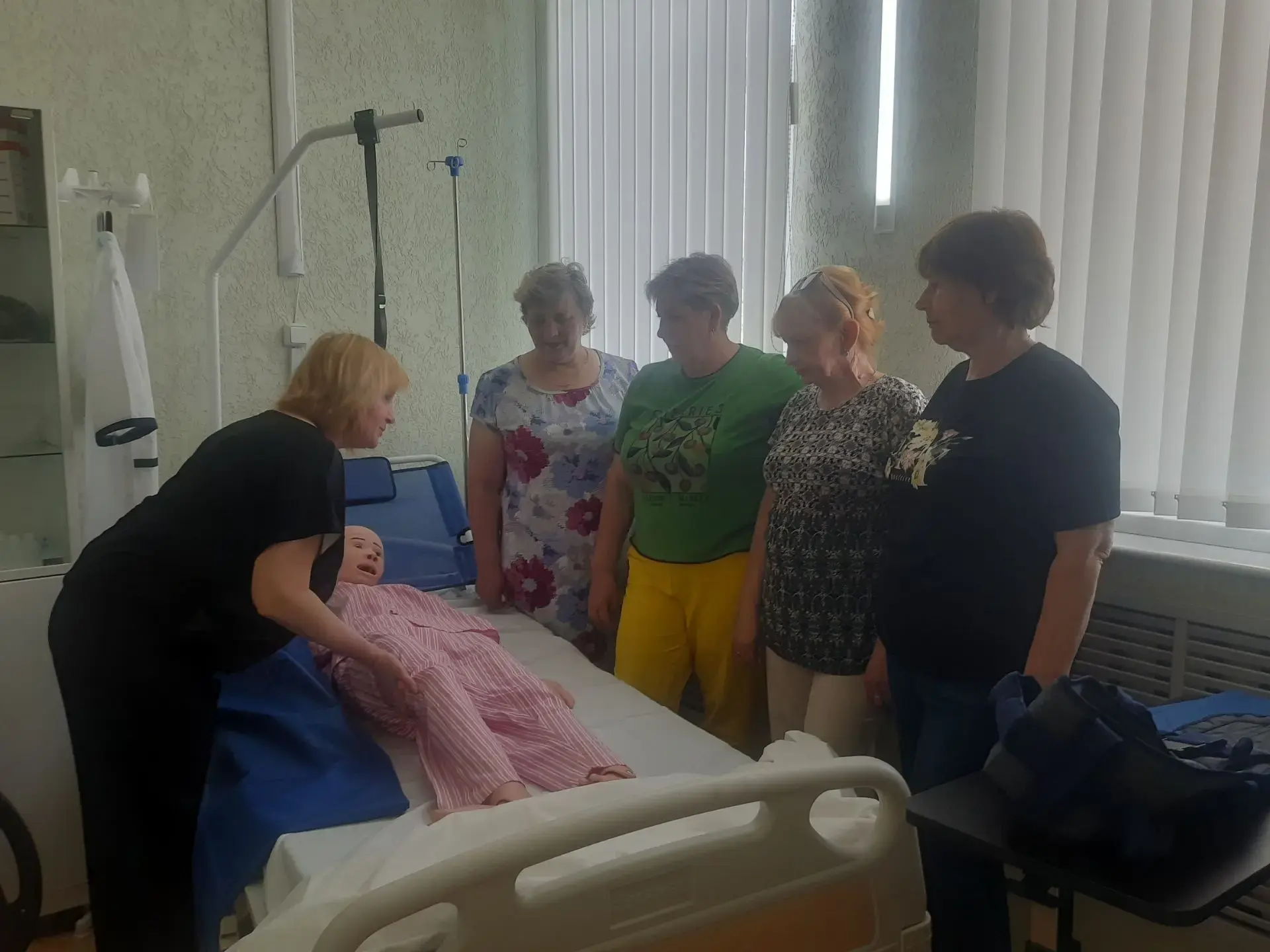 Повышаем качество заботы: новое занятие в «Школе по уходу»
